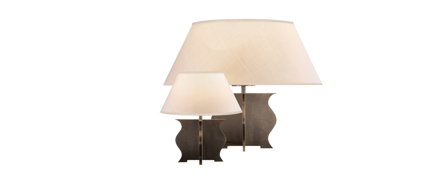 /mediaDetail%20of%20Renè,%20a%20table%20and%20bedside%20LED%20lamp,%20with%20bronze%20structure,%20methacrylate%20diffusers%20and%20linen,%20cotton%20or%20hand-embroidered%20silk%20lampshade,%20from%20Promemoria's%20catalogue%20|%20Promemoria