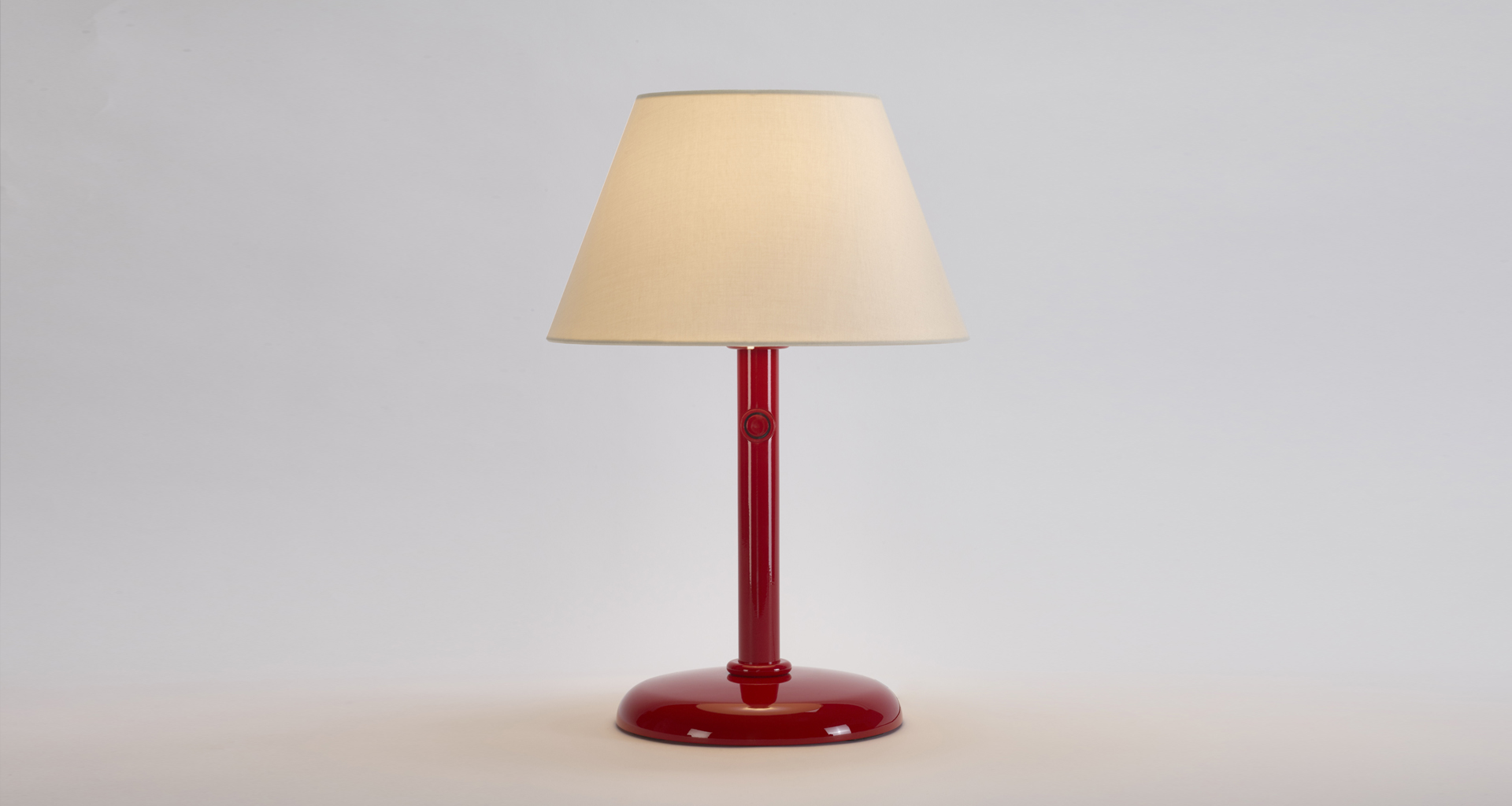 Zip.ico is a LED WiFi table lamp in alluminum with cotton lampshade and methacrylate diffusers, controlled using the Apple Home Kit app, from Promemoria's catalogue | Promemoria
