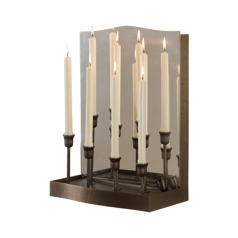 Candelabro è una lampada da parete a LED in bronzo e cromo con specchio e candele, del catalogo di Promemoria | Promemoria