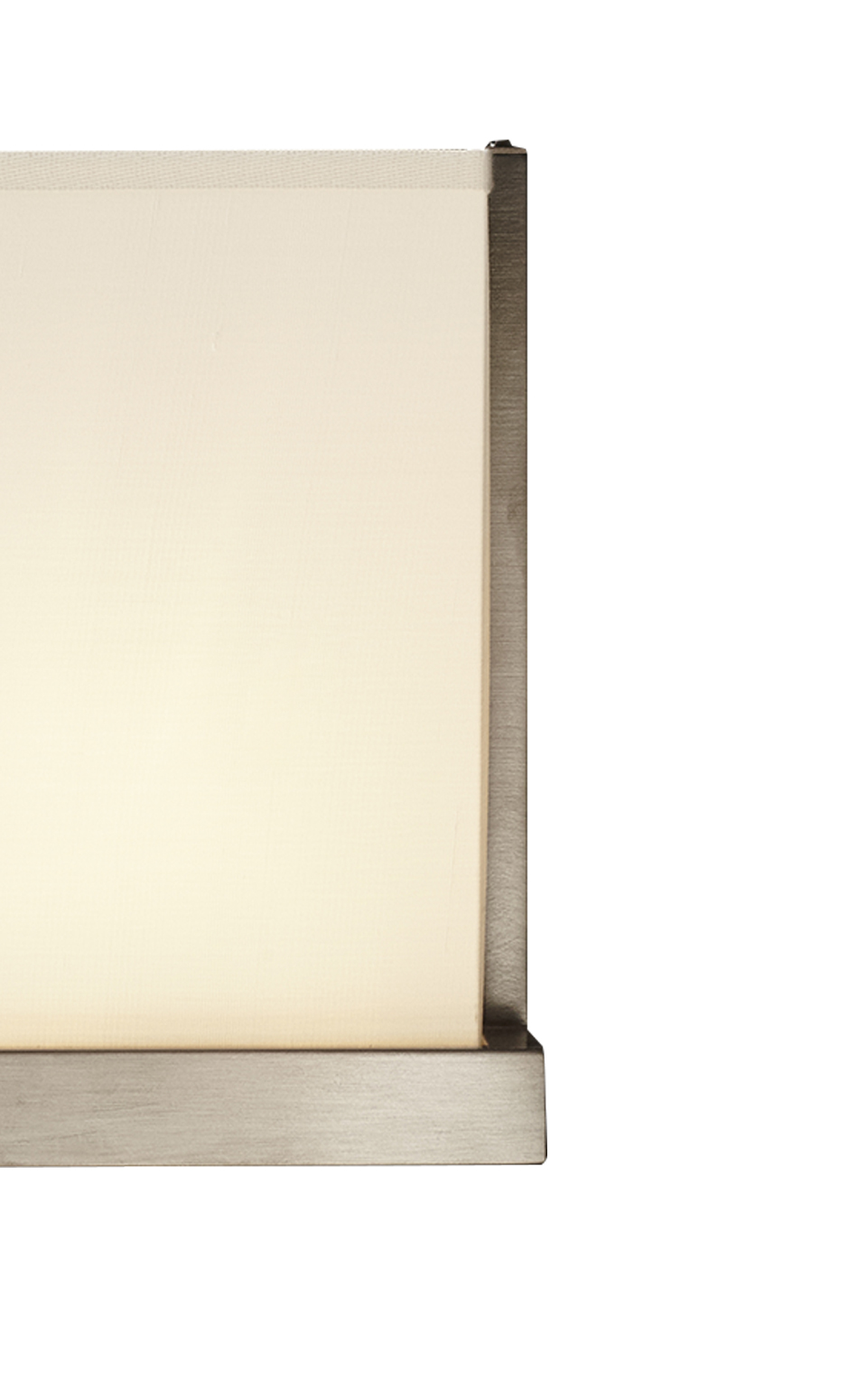 Détail de Colette, applique murale LED en bronze, nickel ou chrome, avec un abat-jour en lin, coton ou soie avec bordure cousue main. Ce luminaire figure dans le catalogue Promemoria | Promemoria