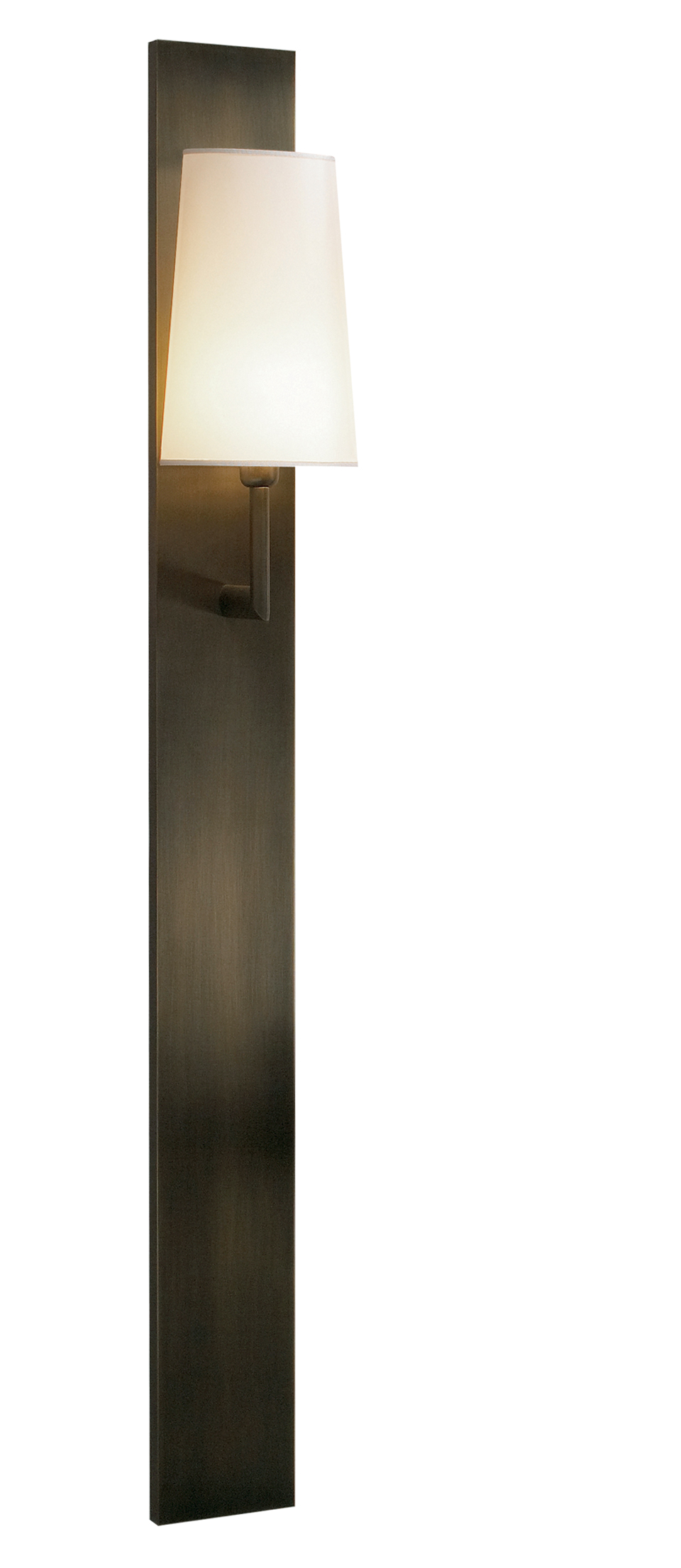 Rosa è una lampada da parete a LED in bronzo con paralume in lino, cotone o seta con bordo fatto a mano, del catalogo di Promemoria | Promemoria
