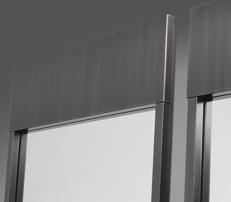Euridice挂镜采用简约设计和青铜结构，详见Promemoria产品目录|Promemoria