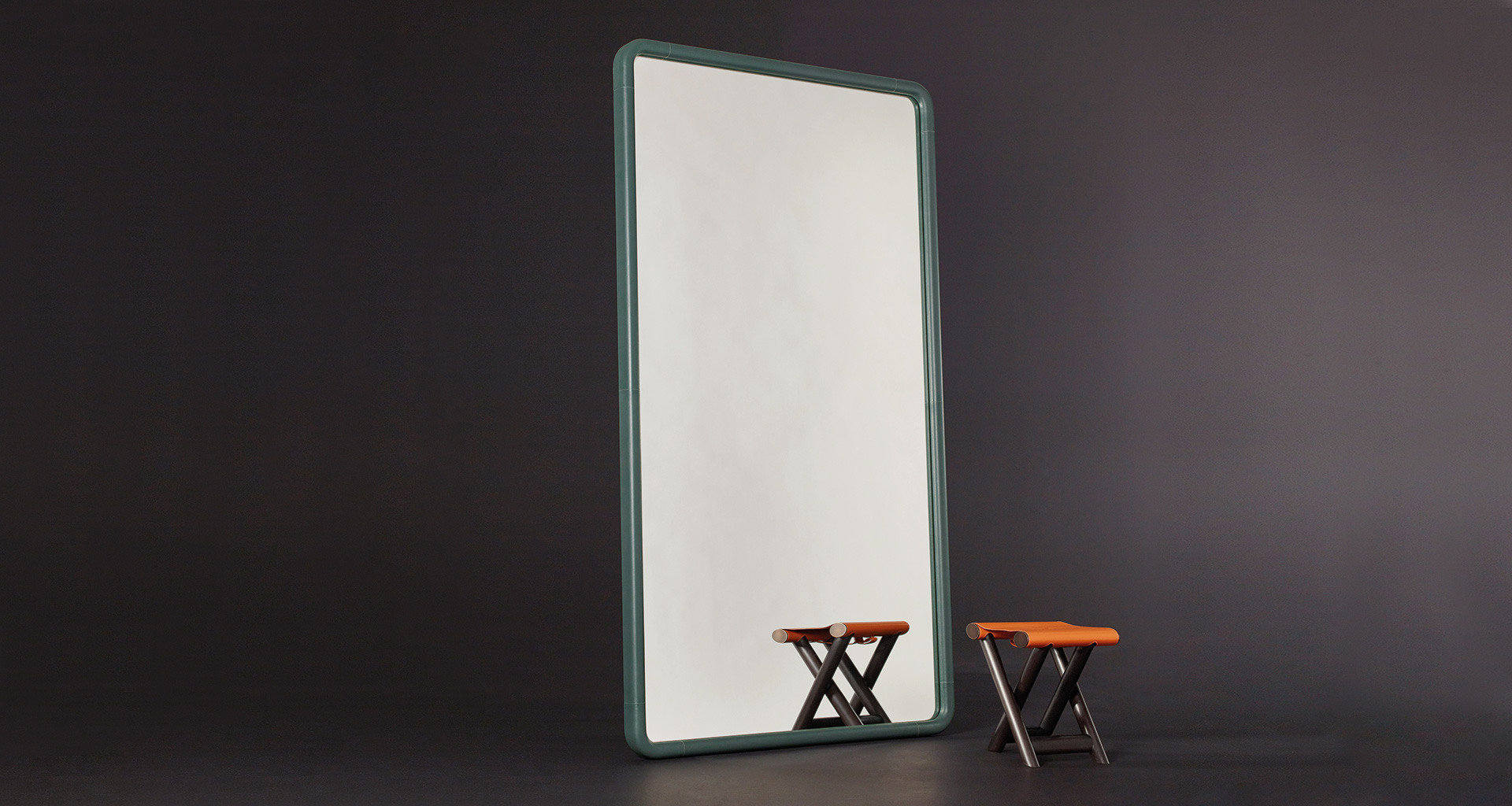 Ey-de-Net is a wall mirror with a wooden frame or completely covered in leather, that belongs to the Night Tales collection of Promemoria | Promemoria