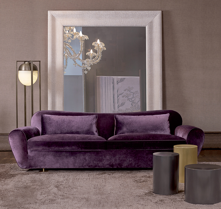 Michele è uno specchio grande con una cornice in legno, del catalogo di Promemoria | Promemoria