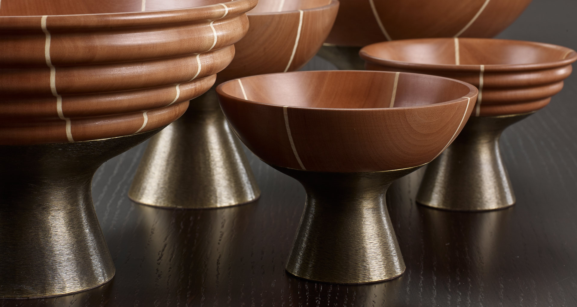 Coppetta è un vaso in bronzo e legno, del catalogo di Promemoria | Promemoria