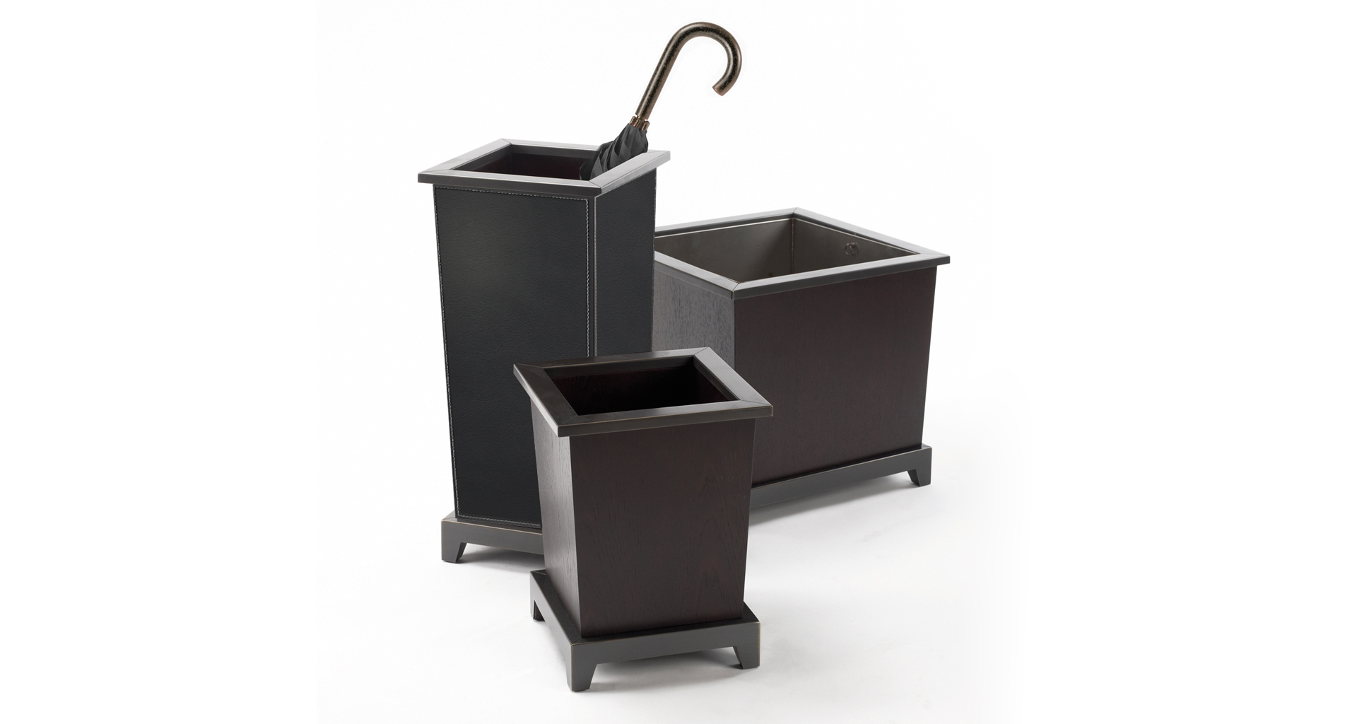 Santos are a wooden umbrella stand, flowerpot, wastepaper bin and tray, covered in leather, from Promemoria's catalogue | Promemoria