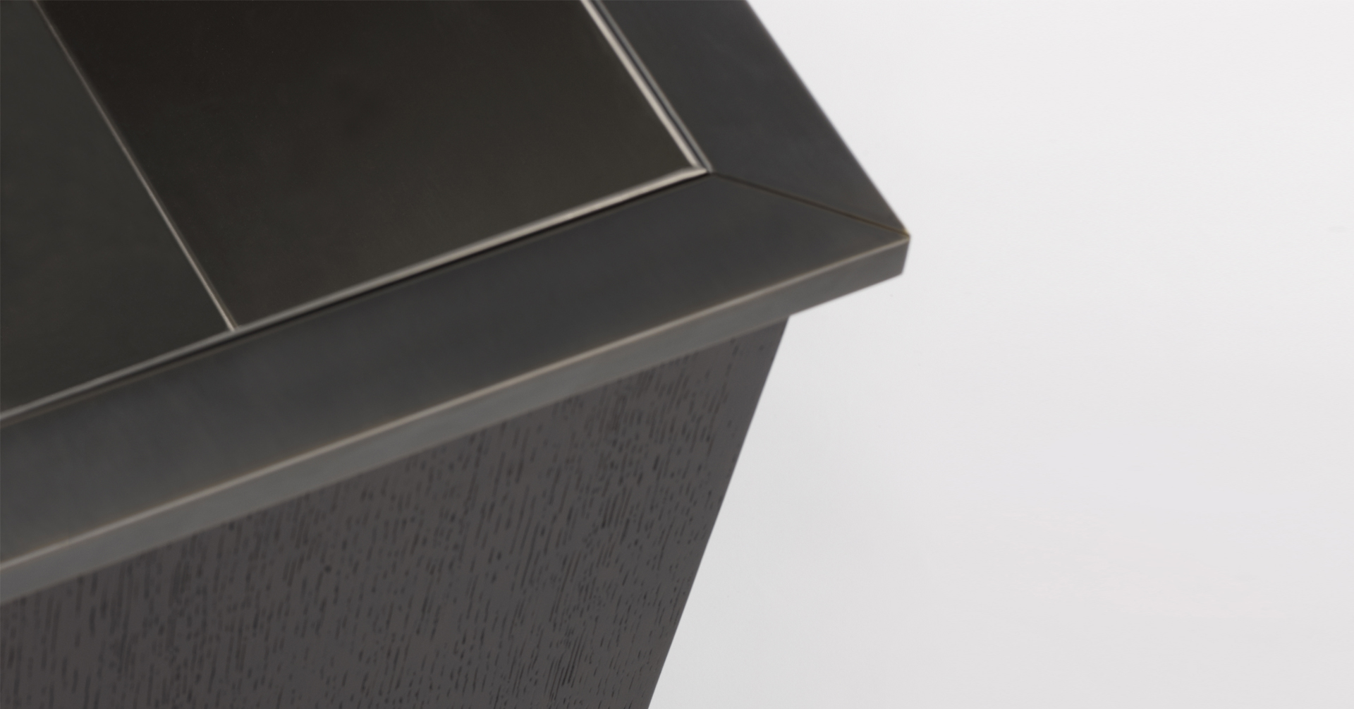 Santos are a wooden umbrella stand, flowerpot, wastepaper bin and tray, covered in leather, from Promemoria's catalogue | Promemoria