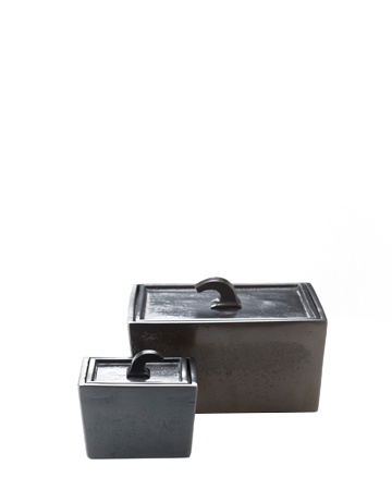 Scatola in Bronzo is a bronze box from Promemoria's catalogue | Promemoria