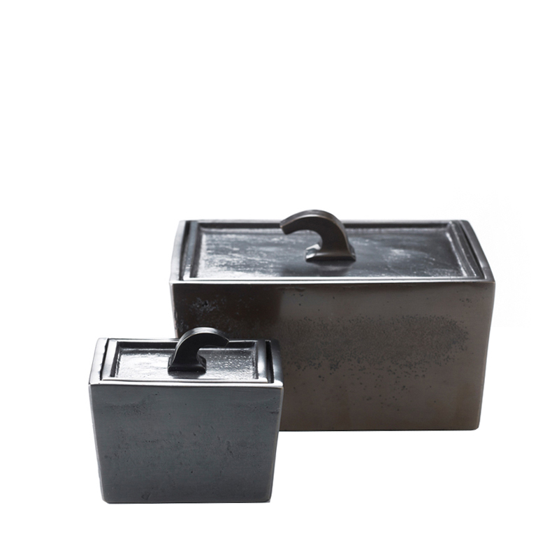 Scatola in Bronzo is a bronze box from Promemoria's catalogue | Promemoria