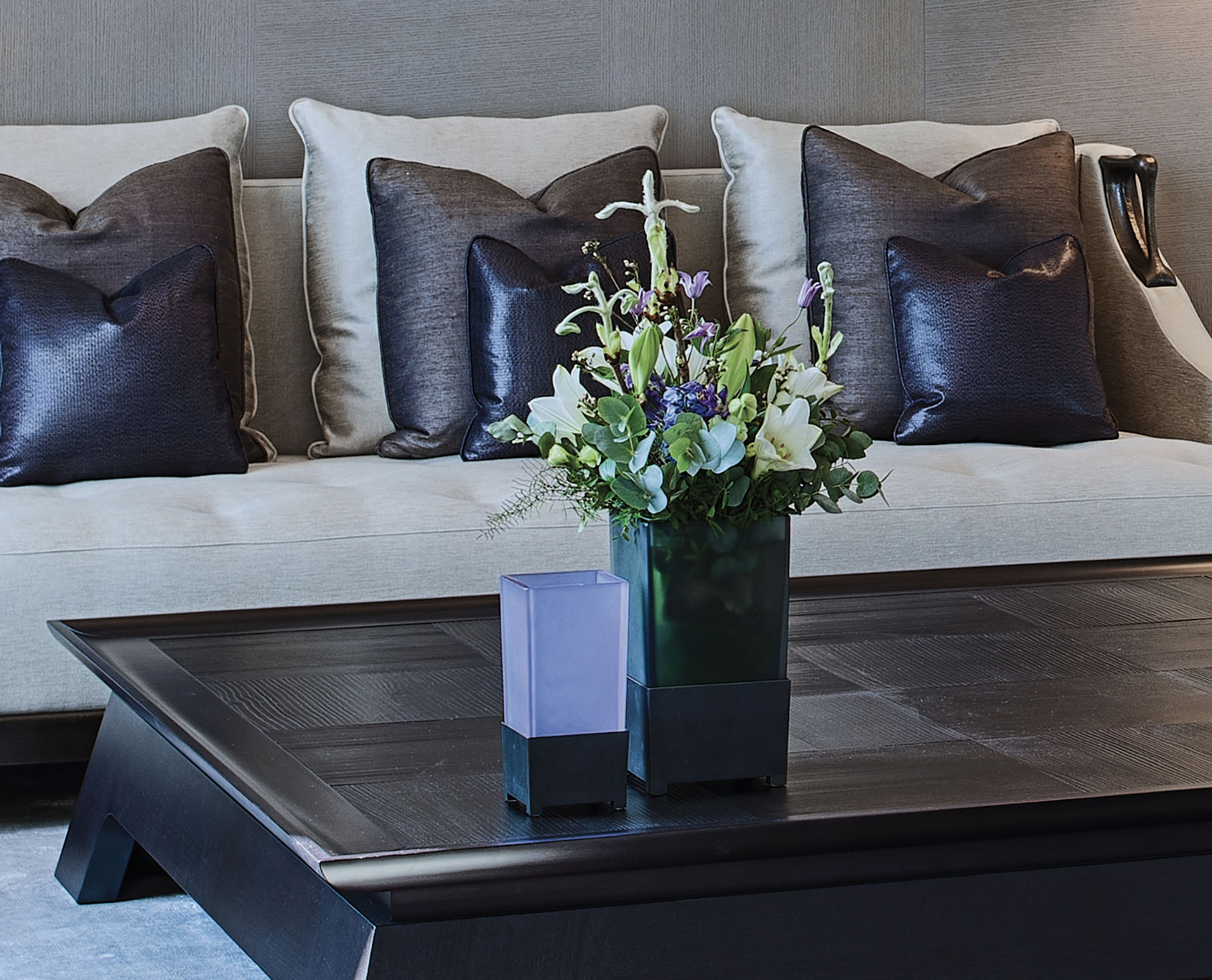 Vaso in Bronzo e Vetro di Murano is a Murano glass vase with a bronze base available in several different colors, from Promemoria's catalogue | Promemoria