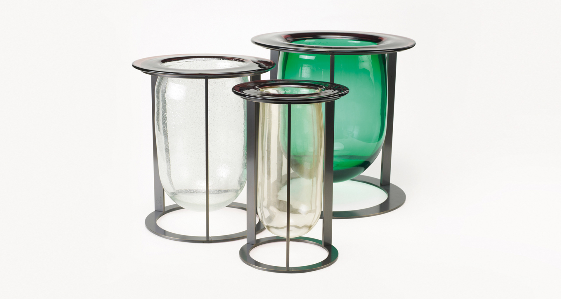 Vaso Canaletto è un vaso in vetro di Murano con struttura in bronzo e vetro di Murano, disponibile in diversi colori, del catalogo di Promemoria | Promemoria