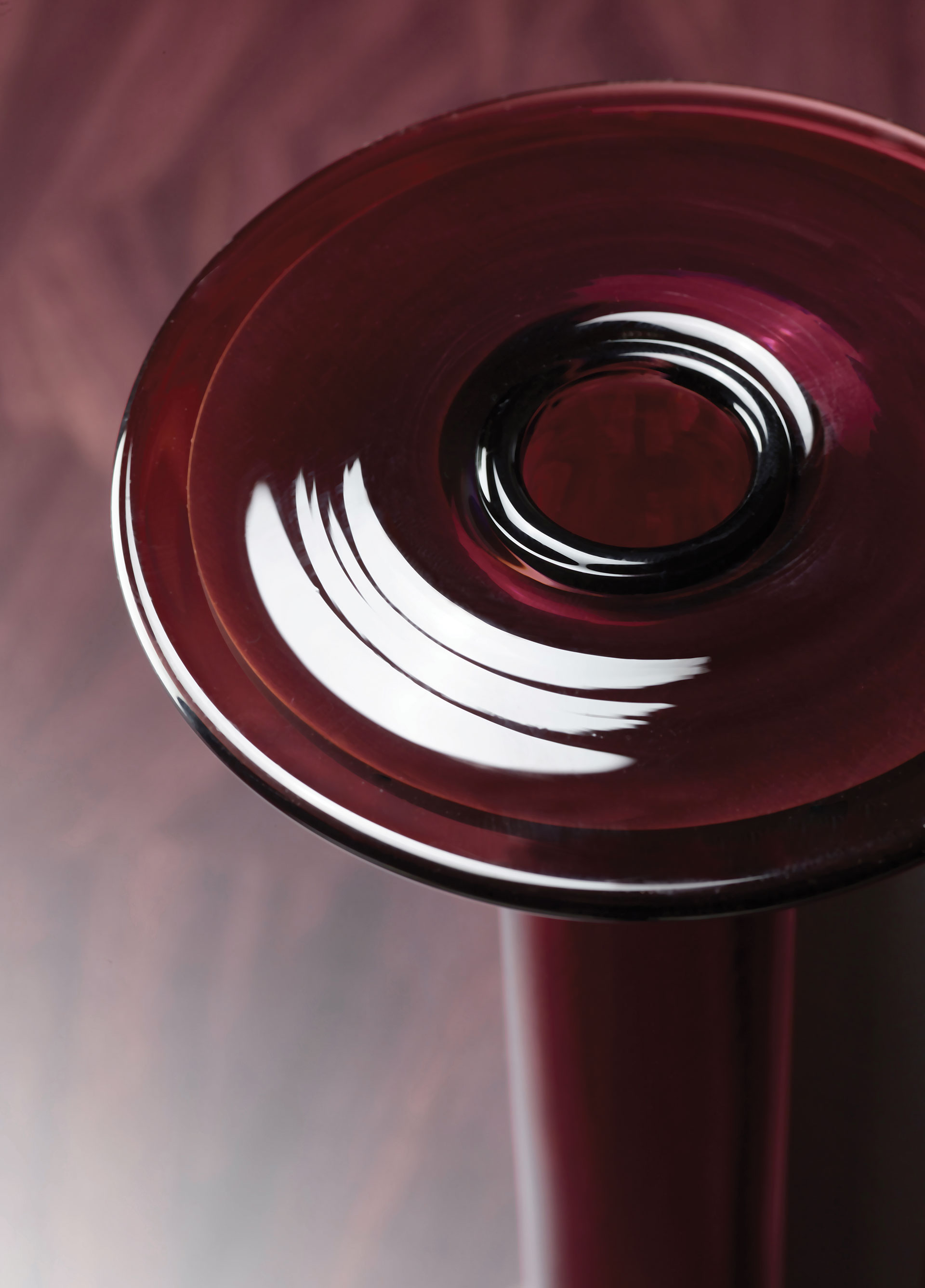 Detail of Vaso Canaletto, a Murano glass vase with bronze and Murano glass structure, available in different colors, from Promemoria's catalogue | Promemoria