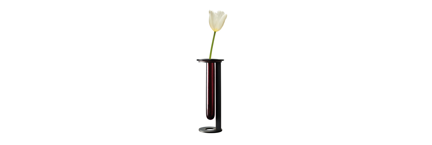 /mediaVaso%20Canaletto是一款穆拉诺（Murano）玻璃花瓶，采用青铜和穆拉诺（Murano）玻璃结构，备有多种颜色可供选择，请参见Promemoria产品目录|Promemoria