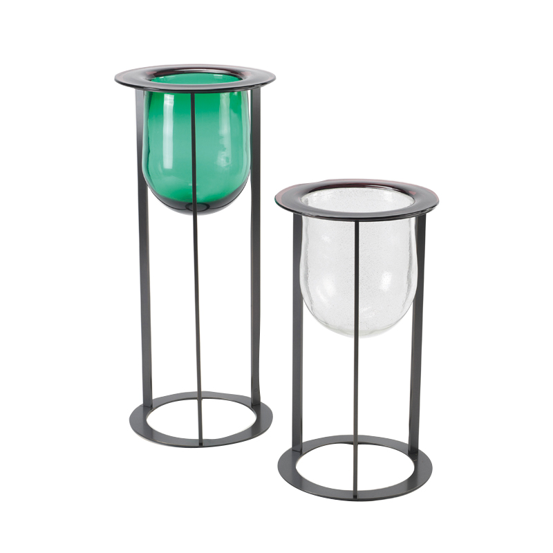 Vaso Canaletto is a Murano glass vase with bronze and Murano glass structure, available in different colors, from Promemoria's catalogue | Promemoria