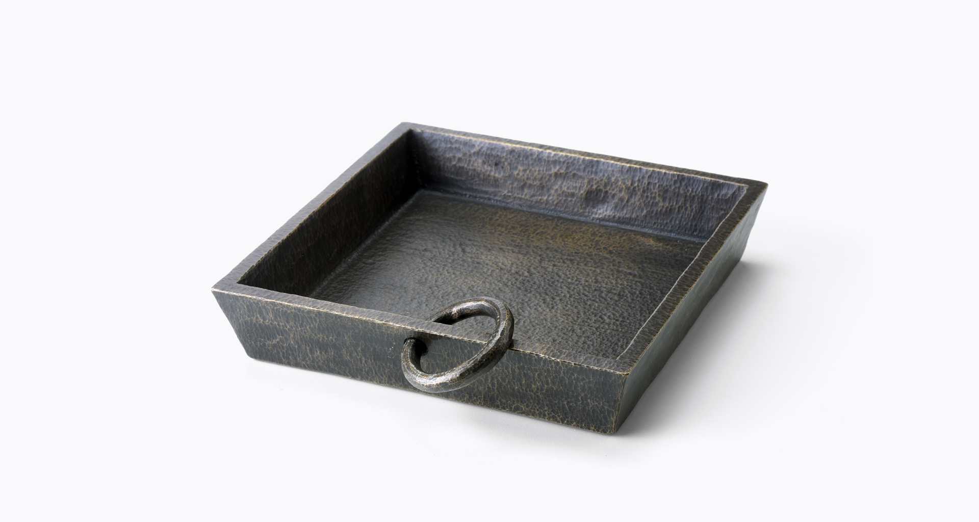 Vuotatasche is a small bronze object holder, from Promemoria's catalogue | Promemoria