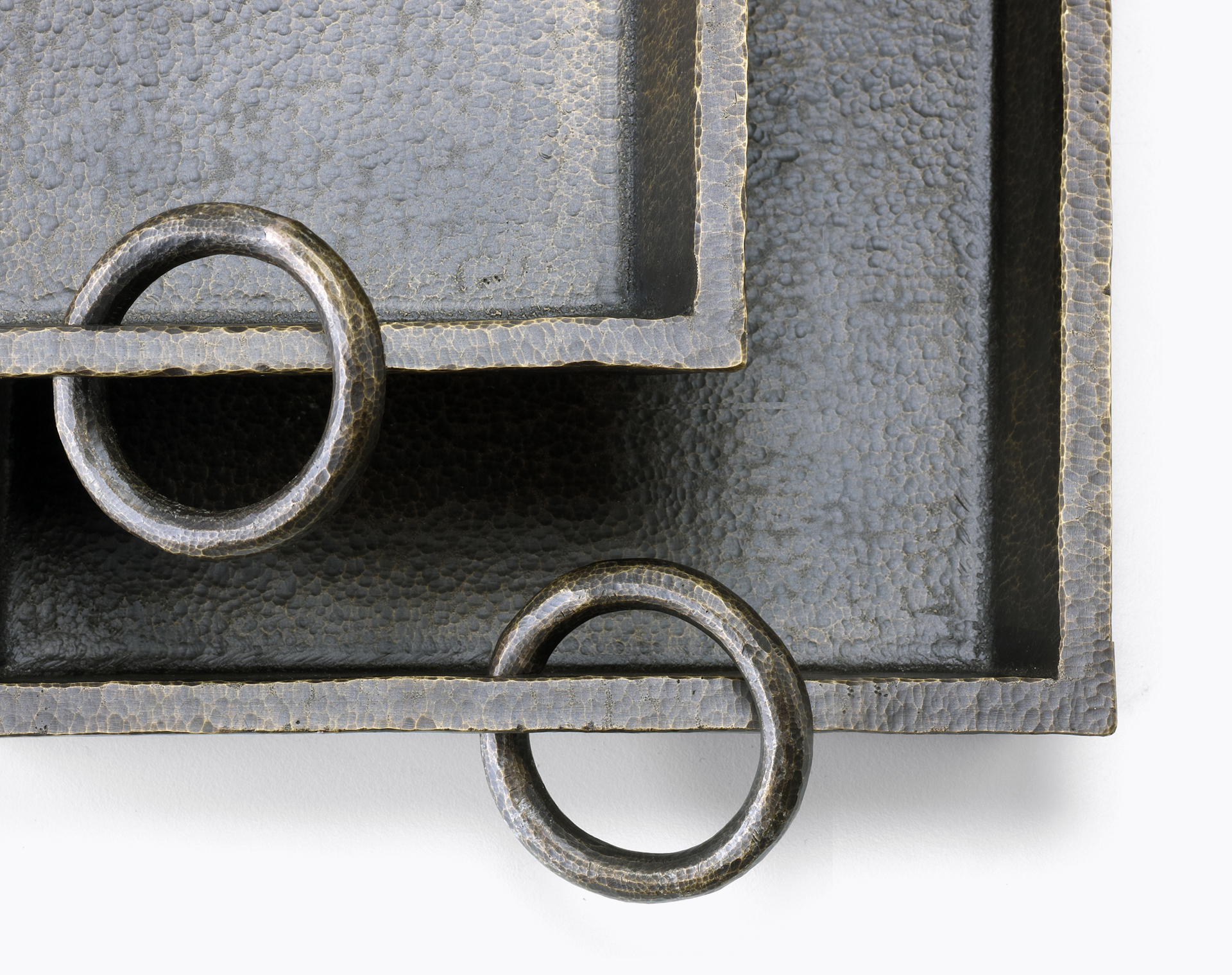 Vuotatasche is a small bronze object holder, from Promemoria's catalogue | Promemoria