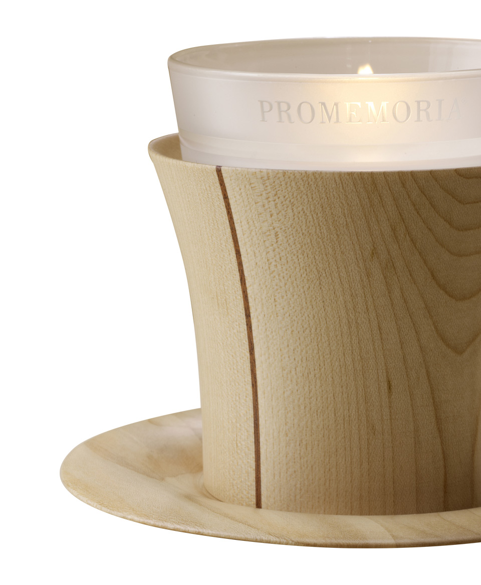 Detail of Candela, a scented candled, available in different fragrances and with a wooden candle holder and saucer, from Promemoria's catalogue | Promemoria