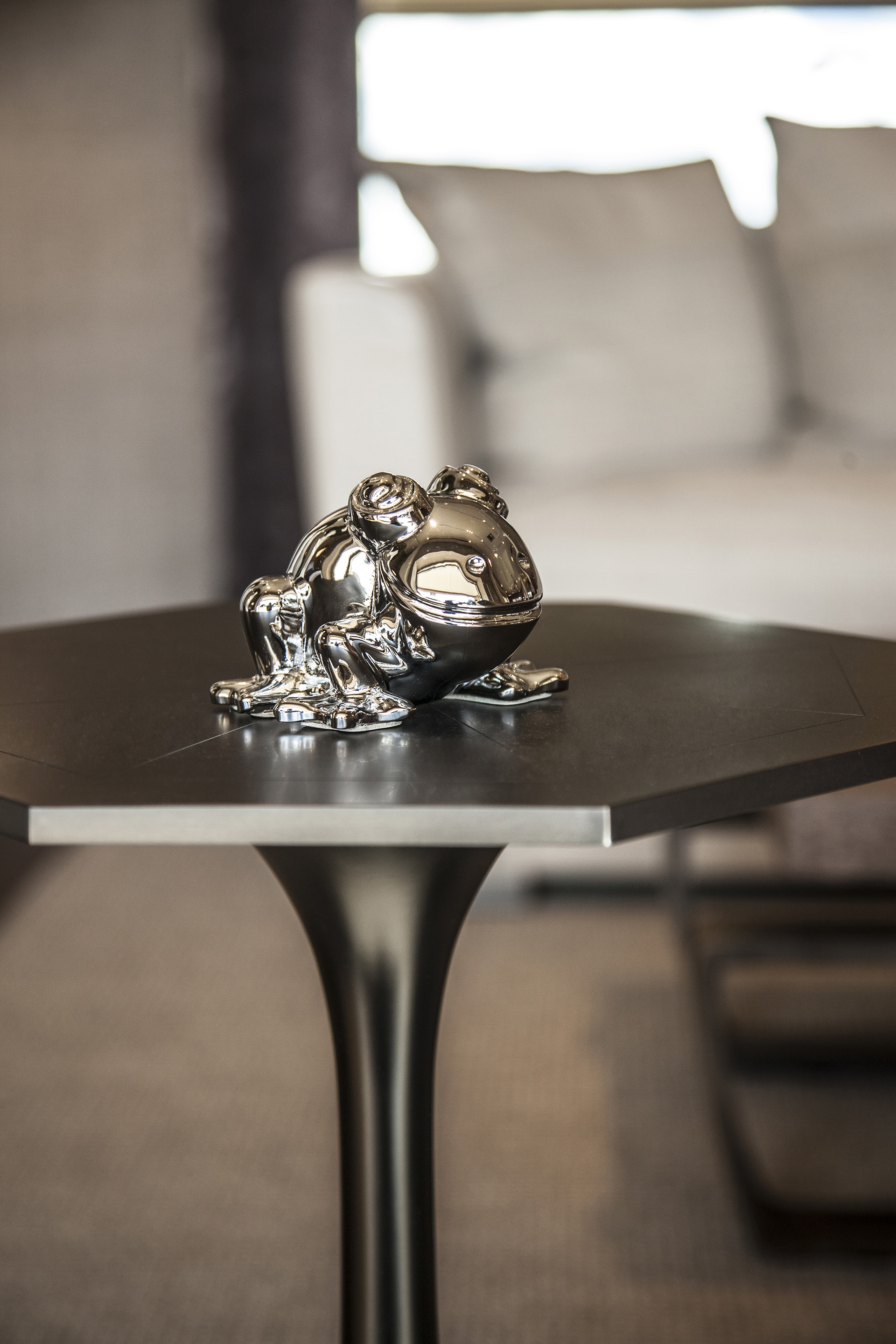 Rana in Metallo is a metal frog, Promemoria's mascot, available in several different types of metal, from Promemoria's catalogue | Promemoria