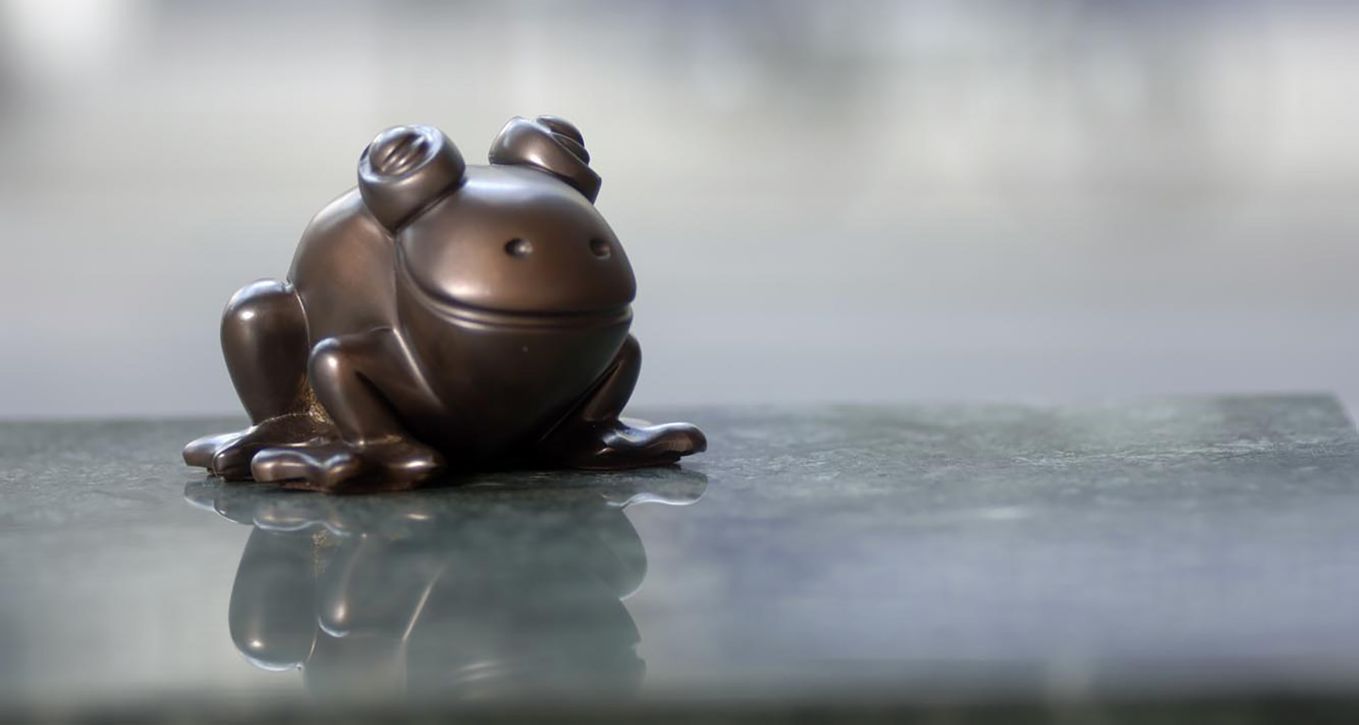 Rana in Metallo is a metal frog, Promemoria's mascot, available in several different types of metal, from Promemoria's catalogue | Promemoria