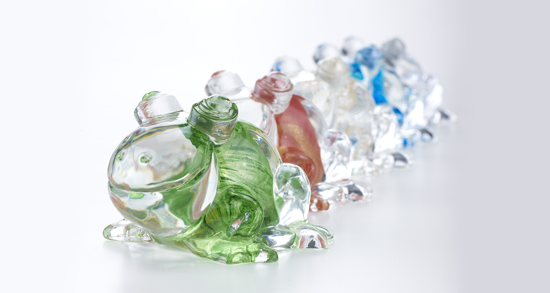 Rana in Vetro di Murano is a Murano glass frog, Promemoria's mascotte, available in several different colors, from Promemoria's catalogue | Promemoria