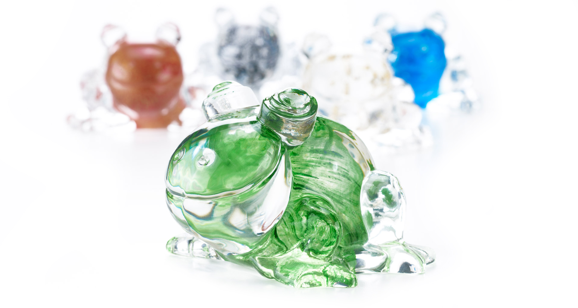 Rana in Vetro di Murano is a Murano glass frog, Promemoria's mascotte, available in several different colors, from Promemoria's catalogue | Promemoria