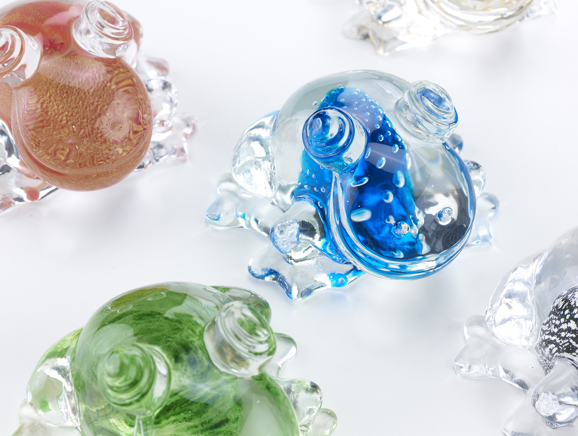 Rana in Vetro di Murano is a Murano glass frog, Promemoria's mascotte, available in several different colors, from Promemoria's catalogue | Promemoria