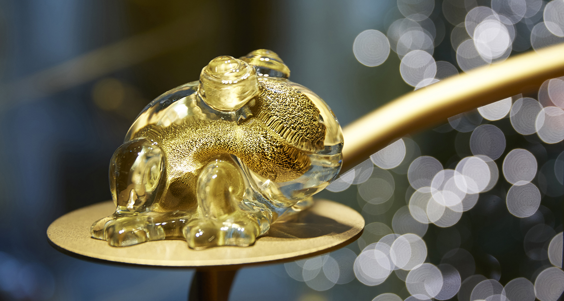 Rana in Vetro di Murano is a Murano glass frog, Promemoria's mascotte, available in several different colors, from Promemoria's catalogue | Promemoria
