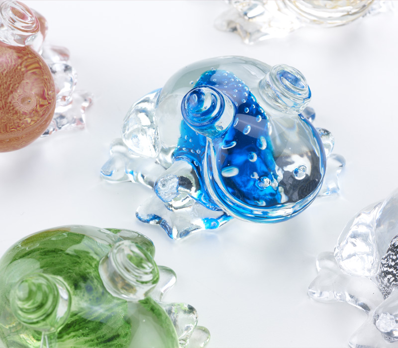 Rana in Vetro di Murano is a Murano glass frog, Promemoria's mascotte, available in several different colors, from Promemoria's catalogue | Promemoria