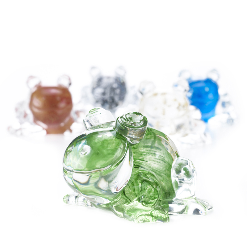 Rana in Vetro di Murano是一款穆拉诺玻璃制成的经典元素青蛙造型，备有多种颜色可供选择，请参见Promemoria产品目录|Promemoria