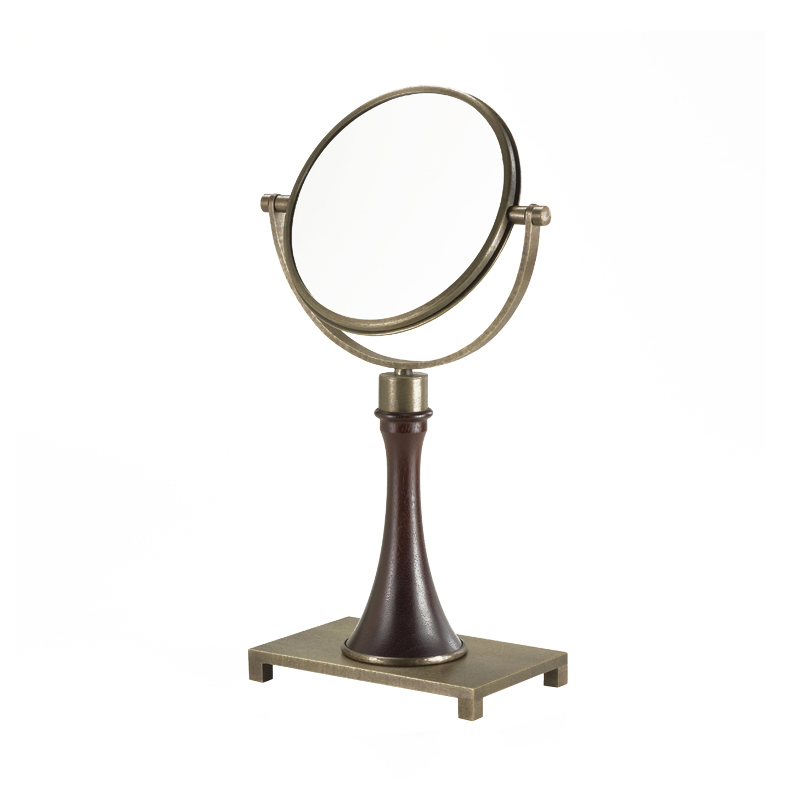 Geraldine est un miroir à poser inclinable en bronze et en bois. Cet accessoire figure dans le catalogue Promemoria | Promemoria