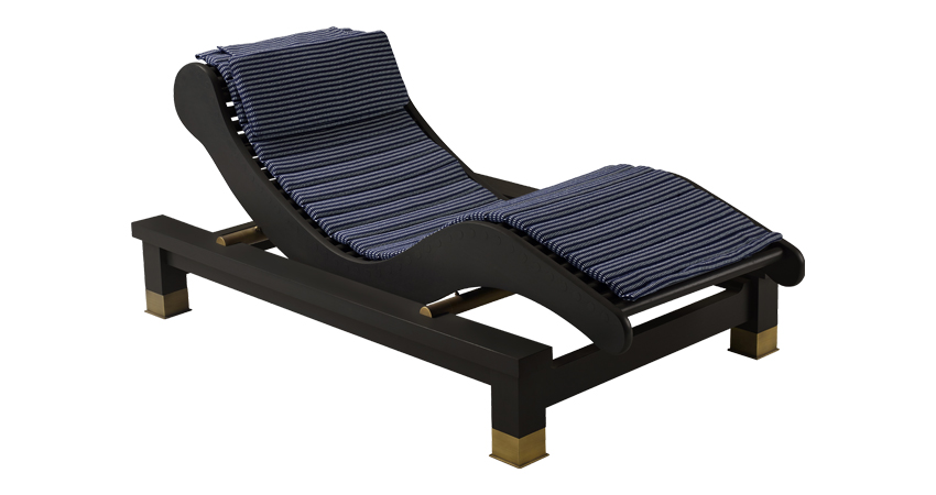 Belvedere è una chaise longue-dormeuse in legno con dettagli in okumé e bronzo, del catalogo da esterni di Promemoria | Promemoria