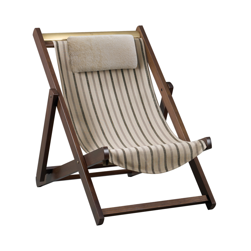 menaggio is an outdoor wooden deckchair, covered