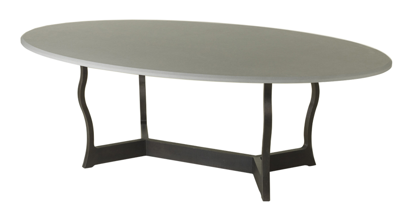 „Erasmo“ ist ein Esstisch für den Außenbereich mit Basis aus Bronze und Tischplatte aus Marmor, aus dem Outdoor-Katalog von Promemoria | Promemoria
