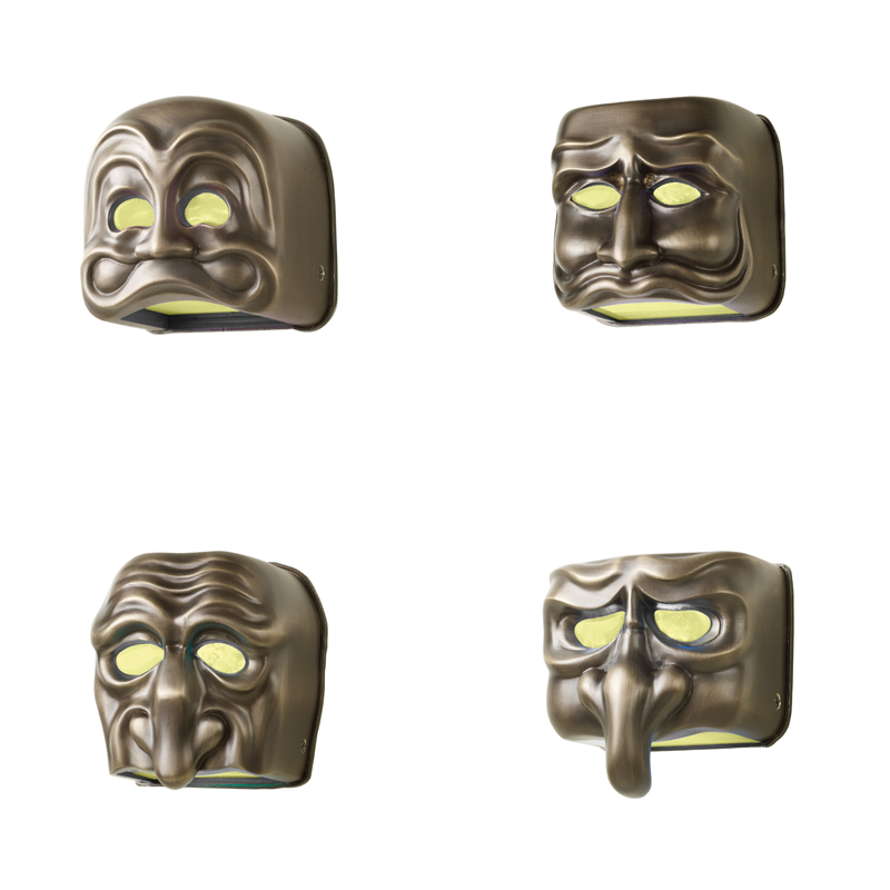 Maschera is a family of outdoor bronze wall lamps, from Promemoria's outdoor catalogue | Promemoria