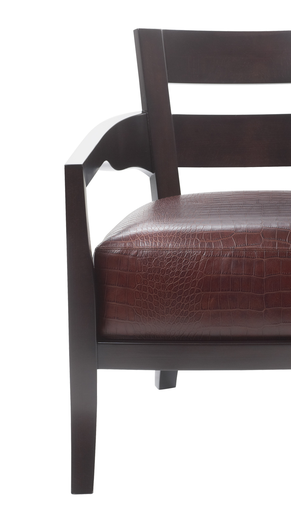 Détail d’Africa, fauteuil en bois avec revêtement en tissu ou cuir. Ce meuble figure dans le catalogue Promemoria | Promemoria
