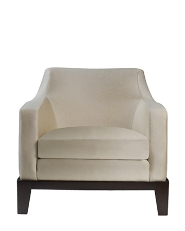 „Aziza“ ist ein Sessel aus Holz mit Stoff- oder Lederbezug, aus dem Katalog von Promemoria | Promemoria