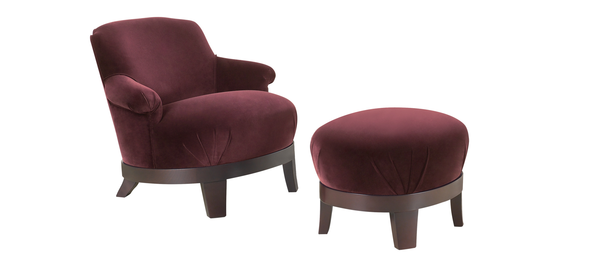 Gacy est un fauteuil en bois avec revêtement en tissu ou cuir. Ce meuble figure dans le catalogue Promemoria | Promemoria