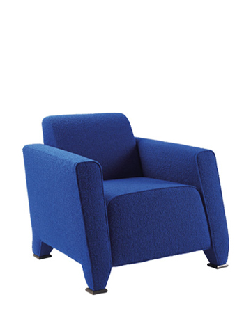 Martini Nini est un fauteuil avec revêtement et coussin d’assise en tissu ou cuir et finitions en bronze. Ce meuble appartient à la collection « Indigo Tales » de Promemoria | Promemoria