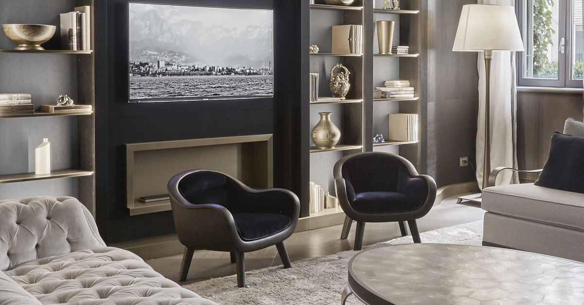 Vittoria: Beechwood Armchair in Fabric or Leather | Promemoria