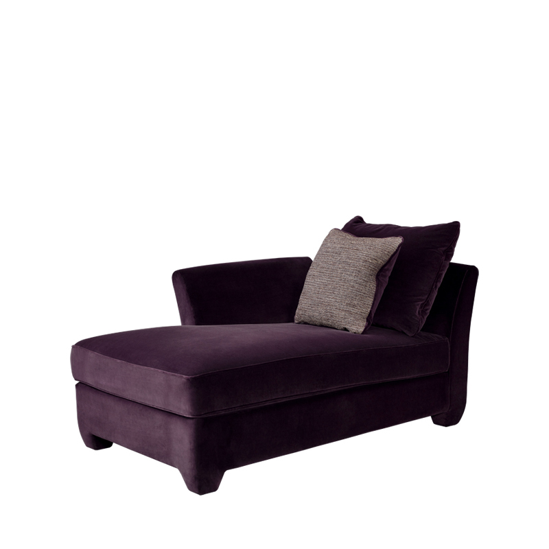 Augusto is a chaise longue covered in fabric with fabric or leather cushions, from Promemoria's catalogue | Promemoria