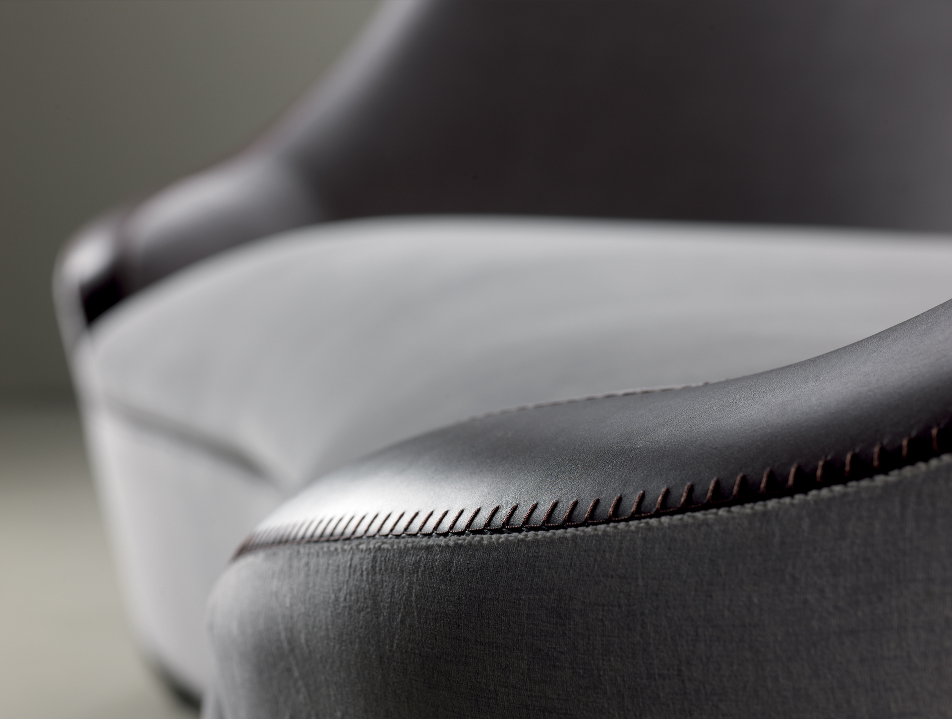 Gioconda is a Dormeuse covered in fabric with leather details, from Promemoria's catalogue | Promemoria