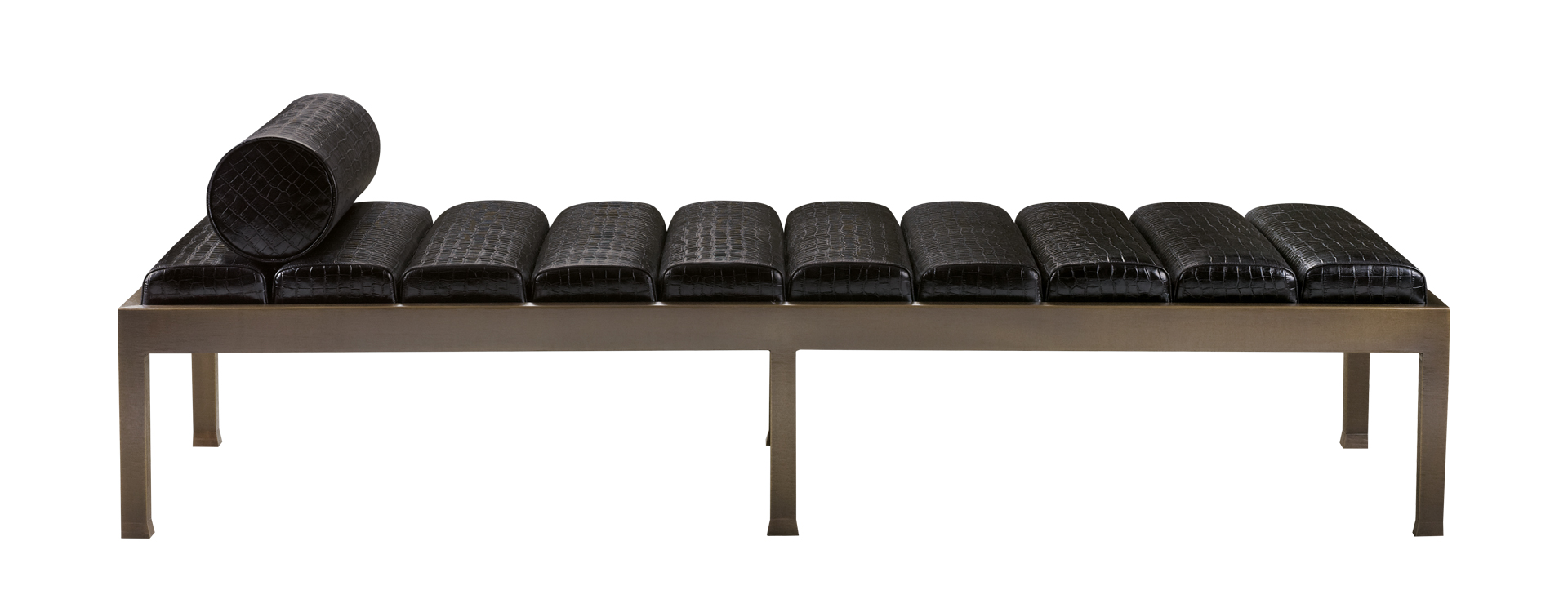 Gong贵妃椅采用铜质结构，并配有皮革坐垫，请参见Promemoria产品目录|Promemoria