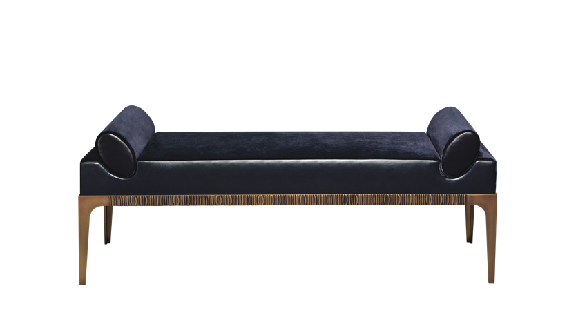 Montagu est un lit de repos en bronze avec revêtement en tissu. Ce meuble appartient à la collection « The London Collection » de Promemoria | Promemoria