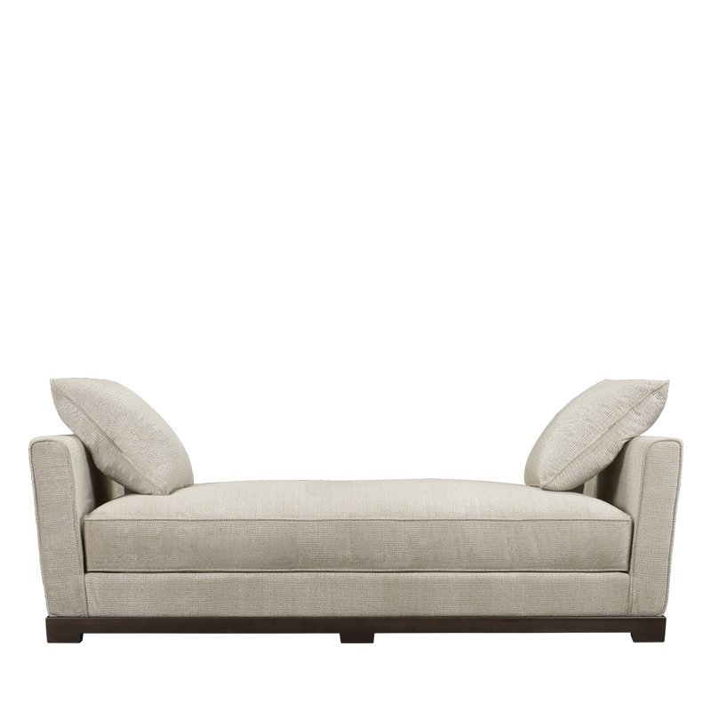Wanda is a wooden chaise longue covered in fabric, from Promemoria's catalogue | Promemoria