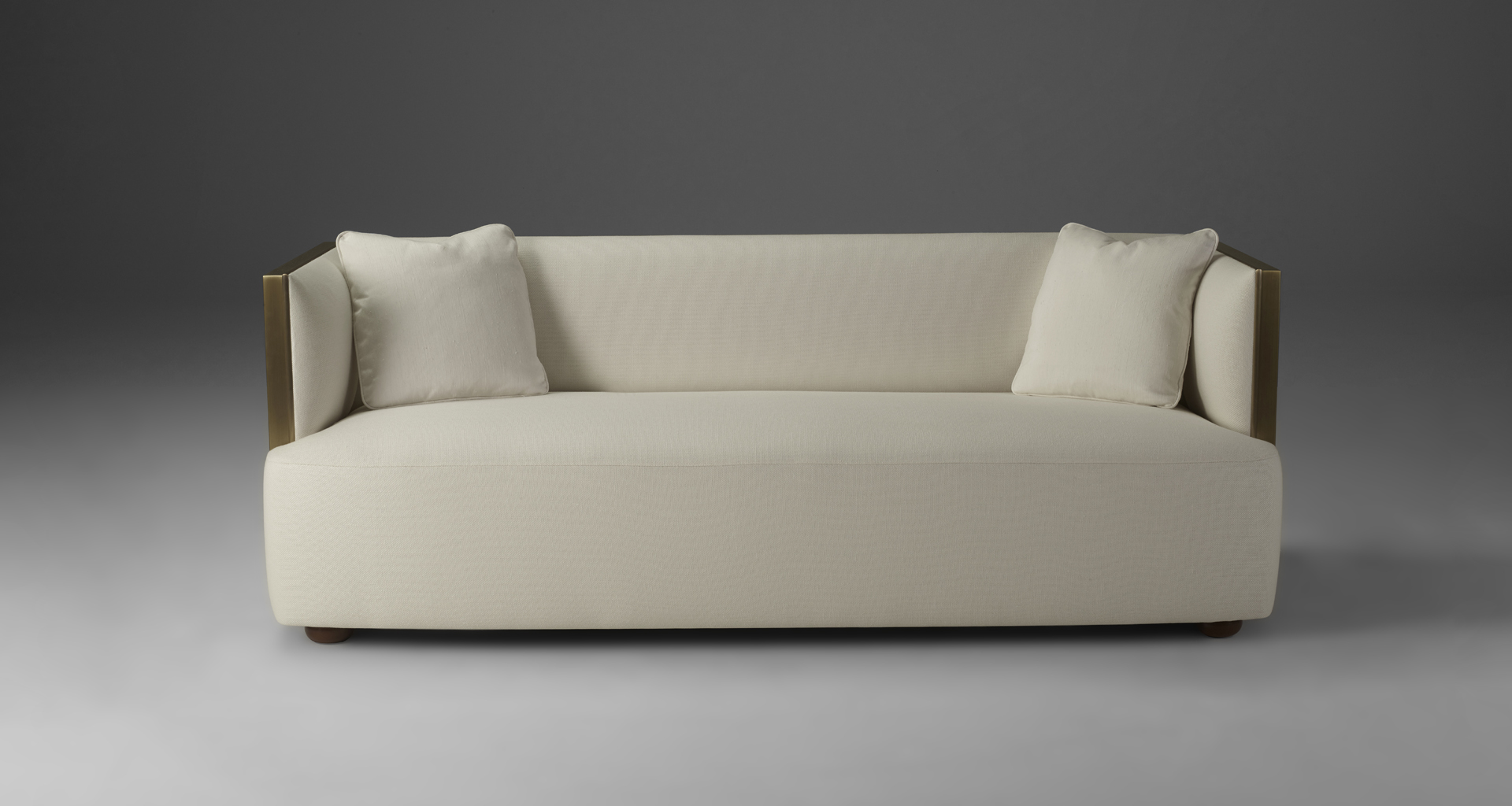 Boccaccio è un divano in bronzo rivestito in tessuto, del catalogo di Promemoria | Promemoria