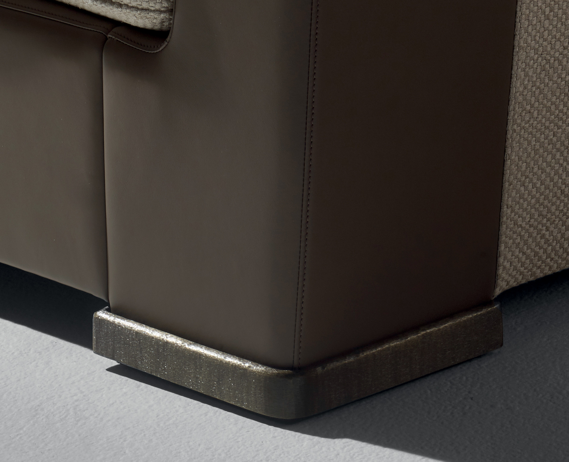 Dolce Vita is a sofa covered in fabric with leather details and bronze feet, from Promemoria's catalogue | Promemoria