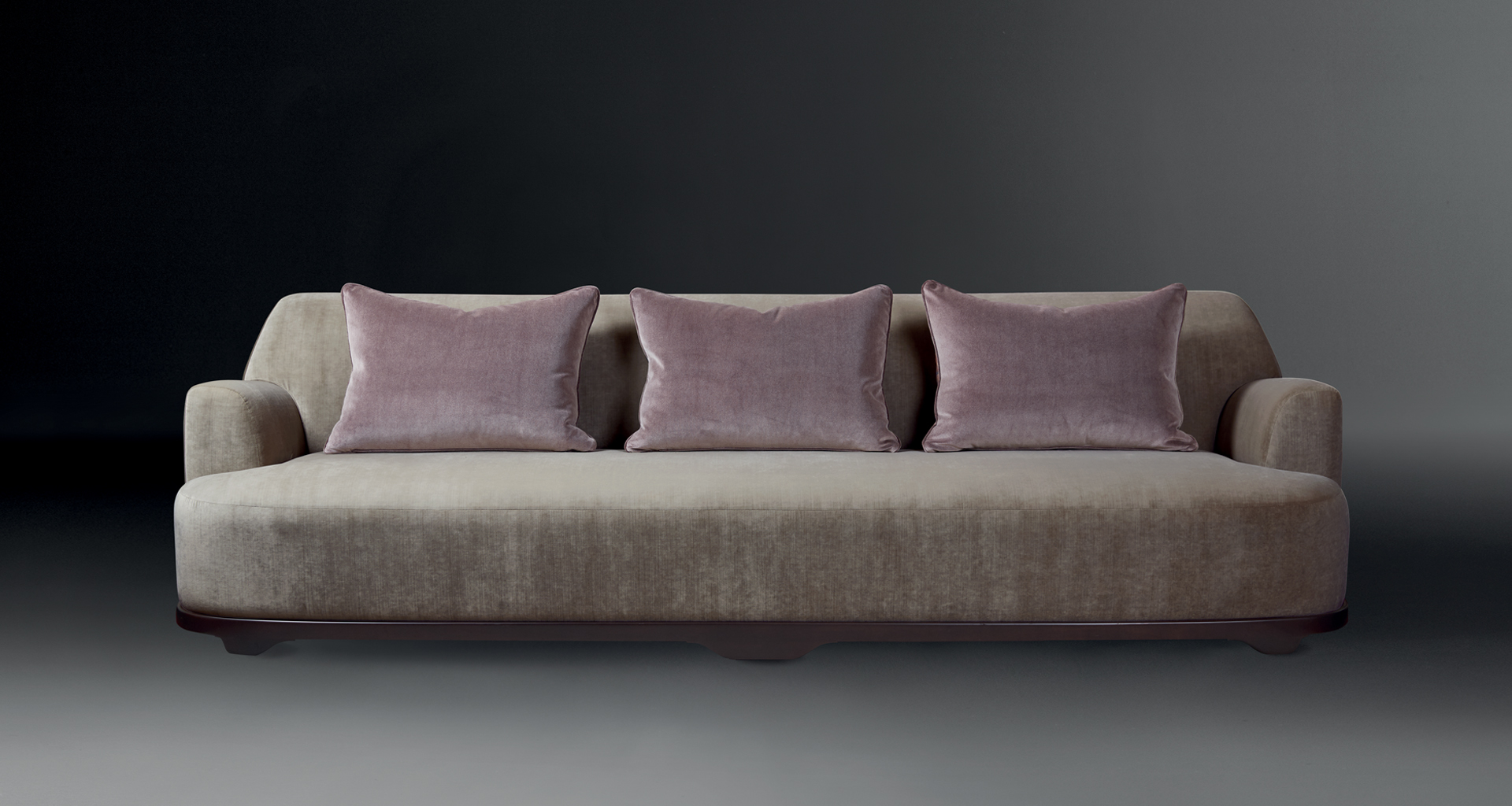 Dorian is a wooden sofa covered in fabric or leather that can be customized in size and shape, from Promemoria's catalogue | Promemoria