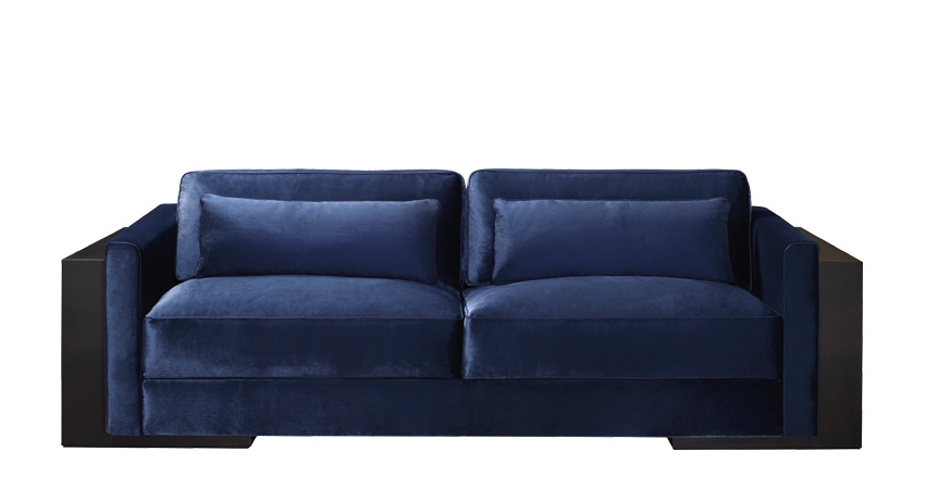 „Ipparco“ ist ein Sofa aus Holz mit stoffbezogenem Sitz- und Rückenpolster, aus der Kollektion „Amaranthine Tales“ von Promemoria | Promemoria