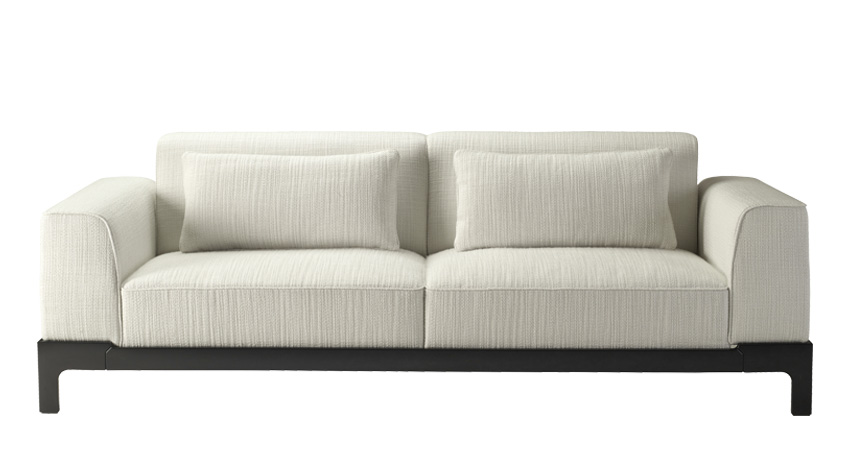 „Pullman“ ist ein Sofa aus Holz mit Bezug und Kissen aus Stoff, aus der Kollektion „Indigo Tales“ von Promemoria | Promemoria