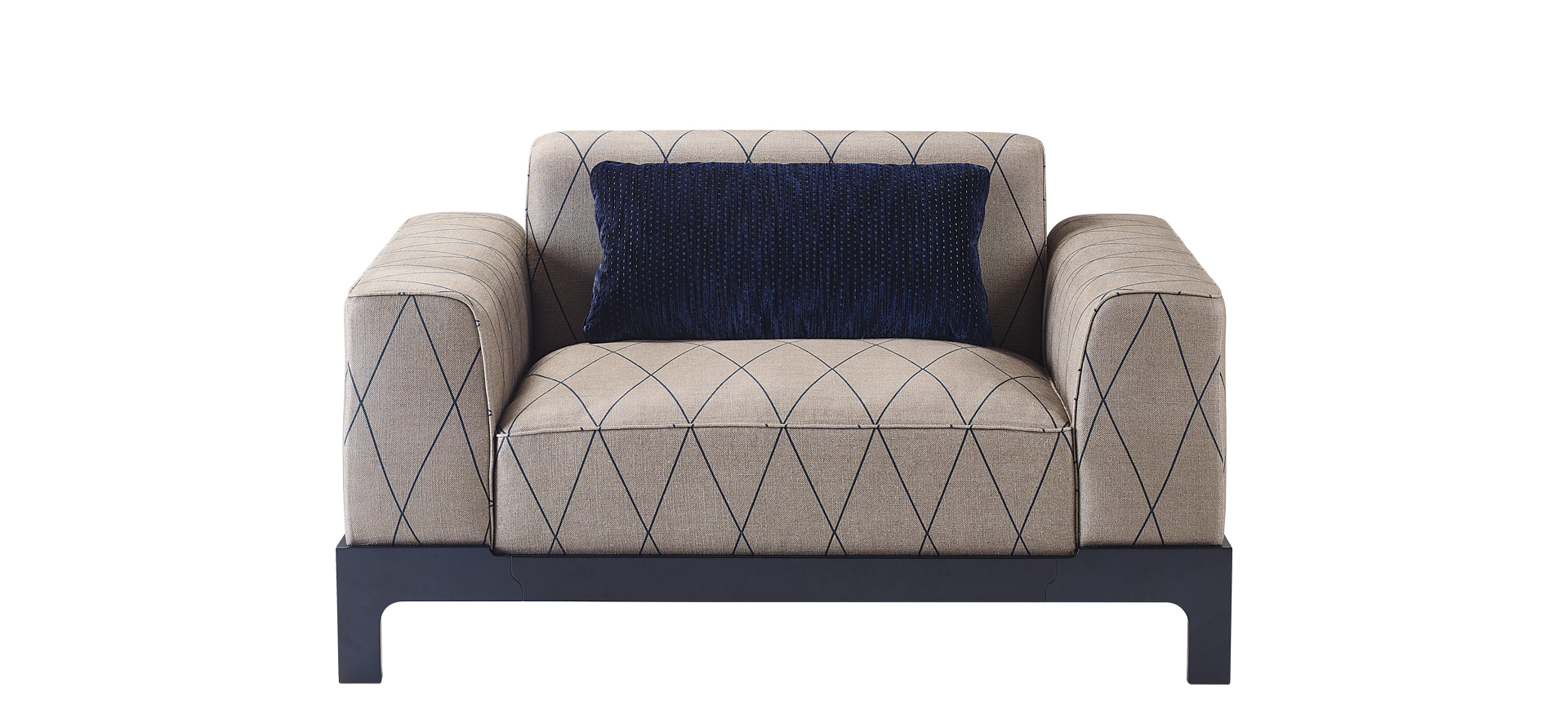 Pullman est un canapé en bois avec revêtement et coussins en tissu. Ce meuble fait partie de la collection « Indigo Tales » de Promemoria | Promemoria